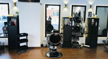 Ak Barbershop (Mina Alarab)