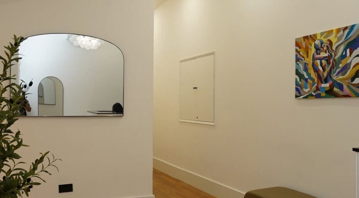 Modern interior at Manicured London, London, England, GB featuring mirror and abstract art.