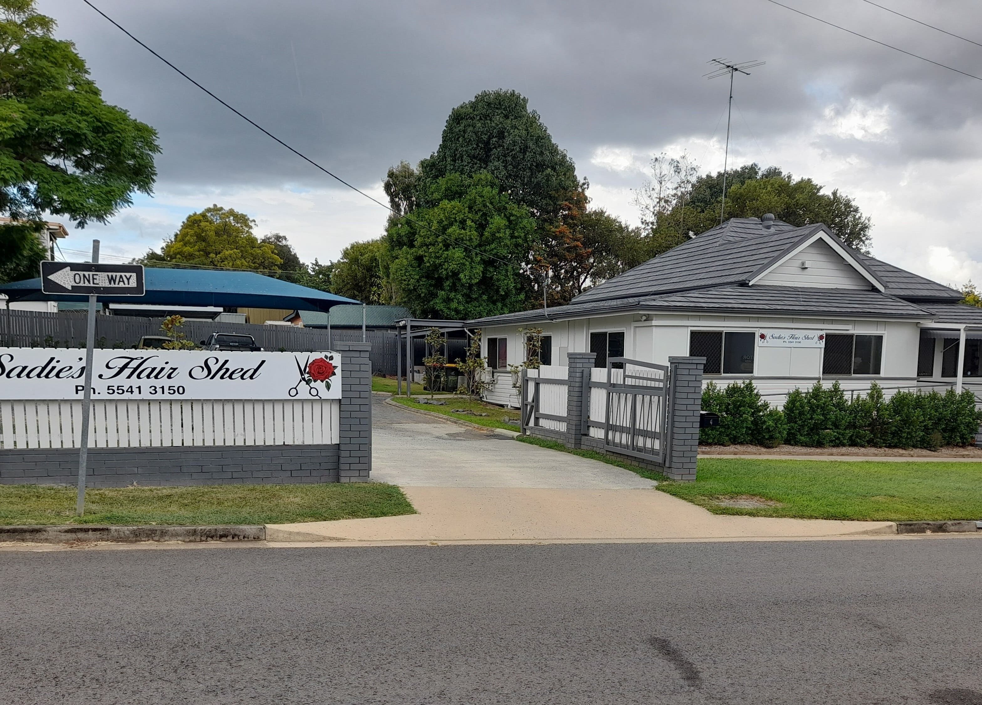 Exterior view of Sadie's Hair Shed, a quaint beauty venue in Beaudesert, Queensland, AU.