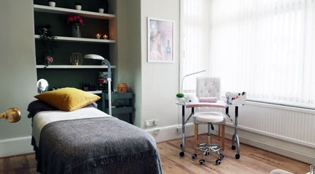 The Hive Beauty, Holistics & Hair image 2