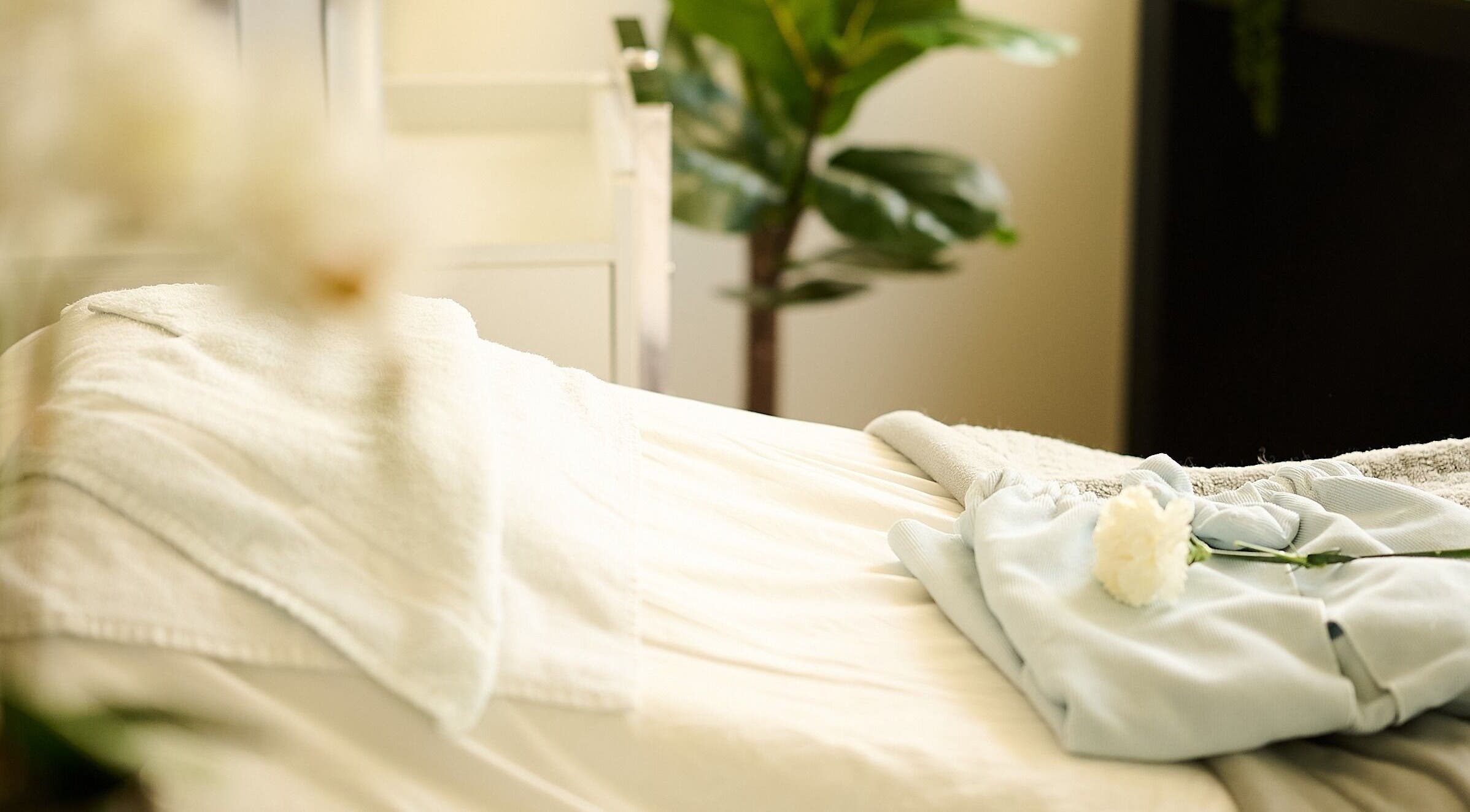 Relaxing spa bed at Enhance Hawaiʻi in Kailua, Hawaii, US with soft linens and a serene atmosphere.