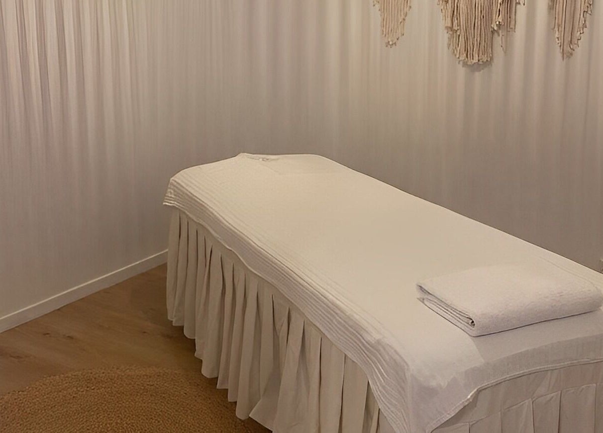 Tranquil massage room at Relaxology Massage Takapuna in Auckland, Auckland, NZ, featuring a cozy bed.