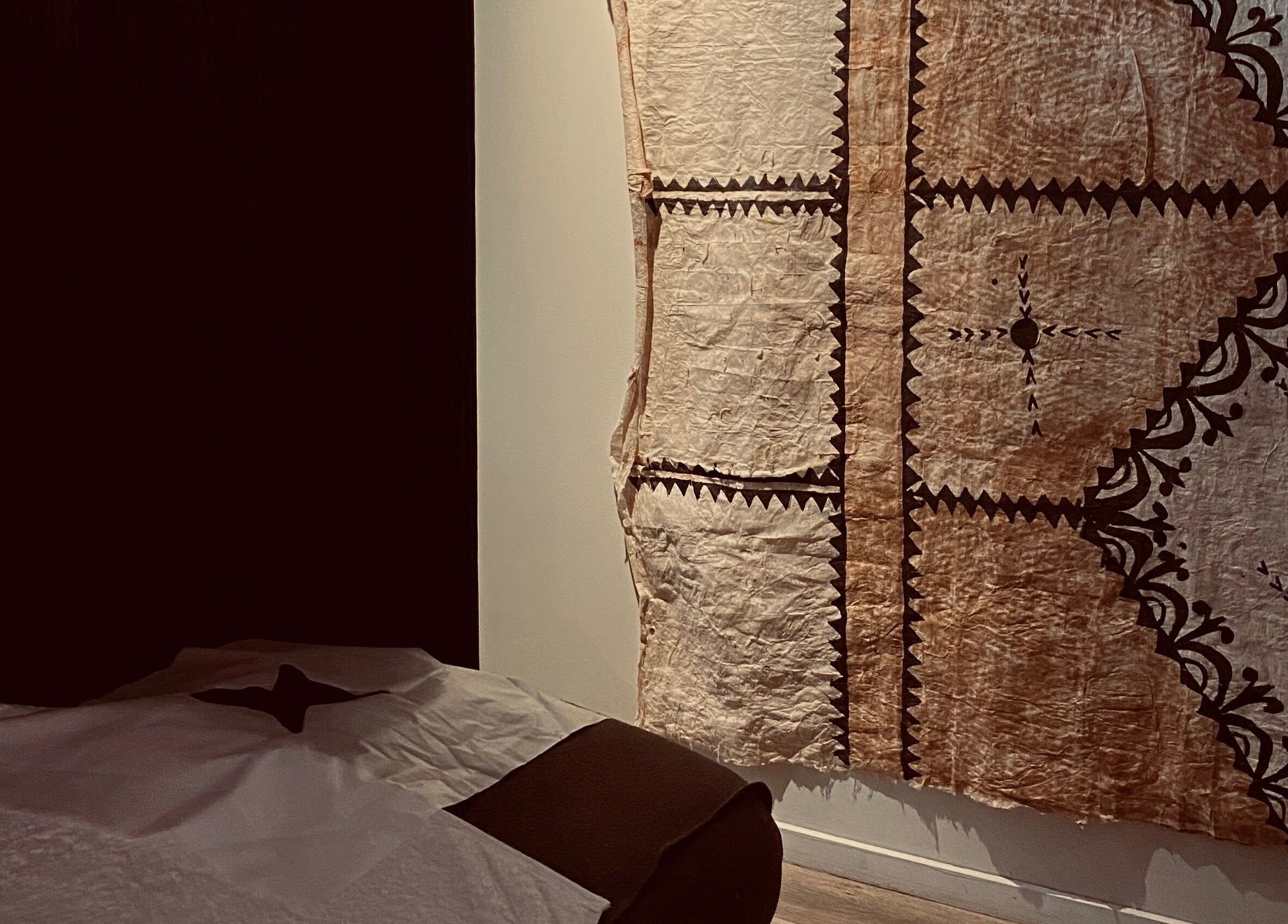 Calming massage room with tapestry at Relaxology Massage Takapuna, Auckland, NZ. Perfect for relaxation.
