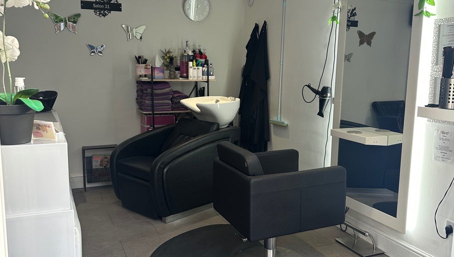 Sophisticated interior of Shellee at Salon 31, Hempstead, England, GB, featuring modern hair salon equipment.