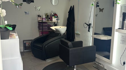 Sophisticated interior of Shellee at Salon 31, Hempstead, England, GB, featuring modern hair salon equipment.