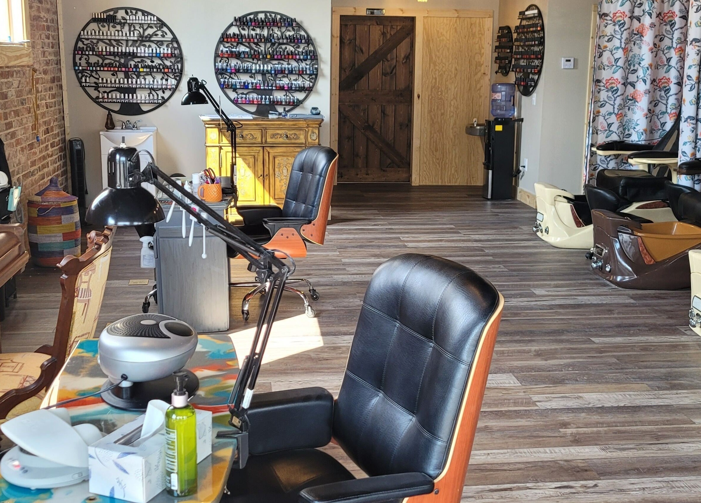 Cozy salon interior at In the Spalight, Dickson, Tennessee, US, featuring nail stations and pedicure chairs.