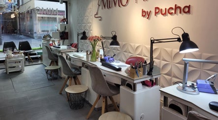 Innenraum von Mimonails Luzern mit stilvollen Nagelstationen in Luzern, Luzern, CH.