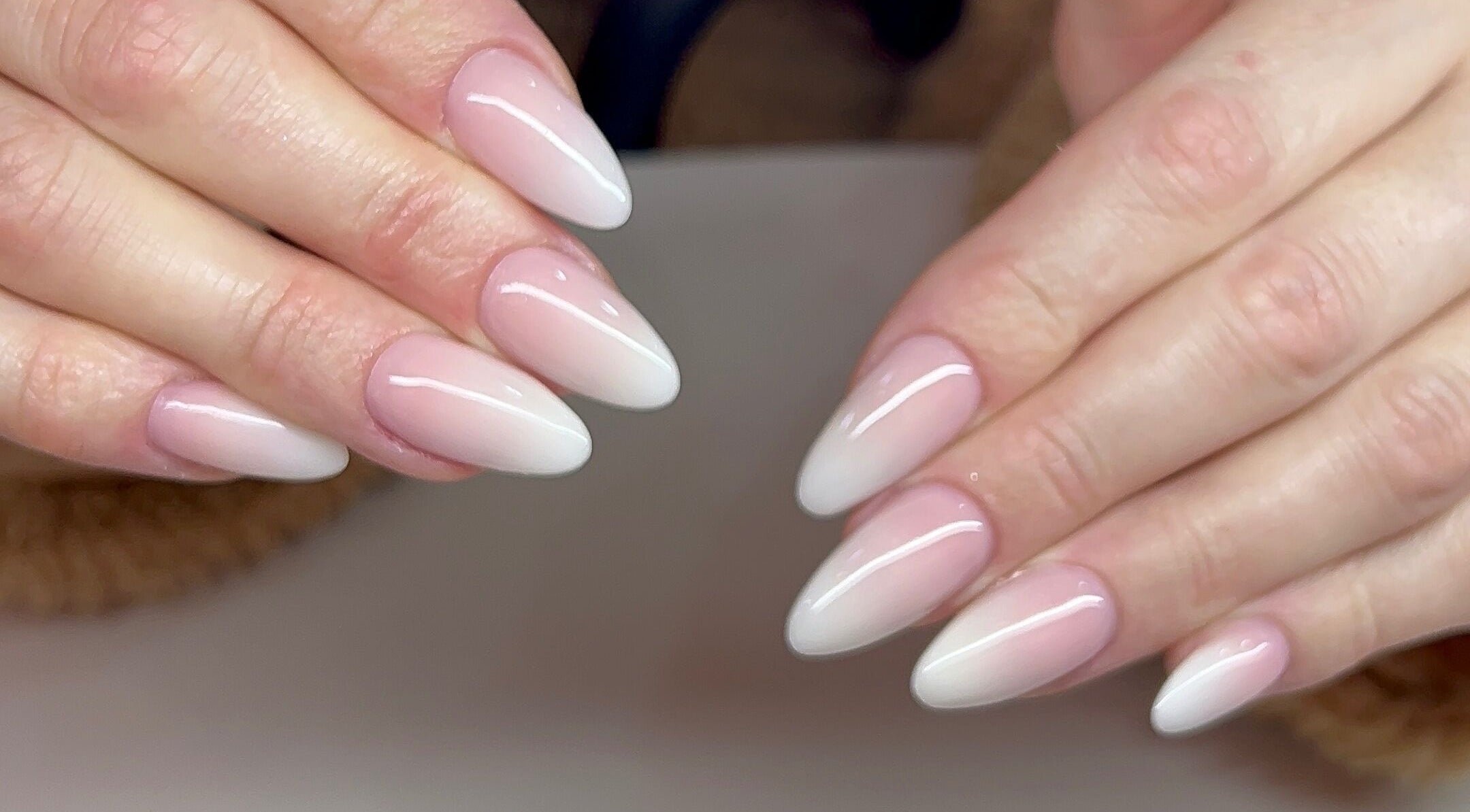 Französische Maniküre bei Mimonails Luzern, Luzern, CH: dezente, elegante Nägel in natürlichen Tönen.