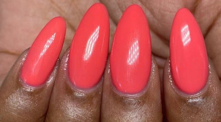 B Luxe Lounge  image 3