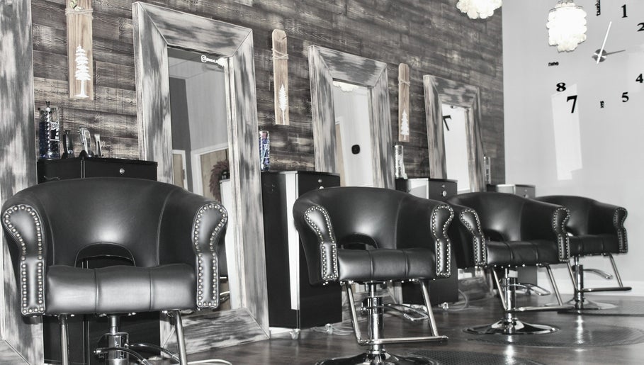 Shear D'Light Hair Salon imaginea 1