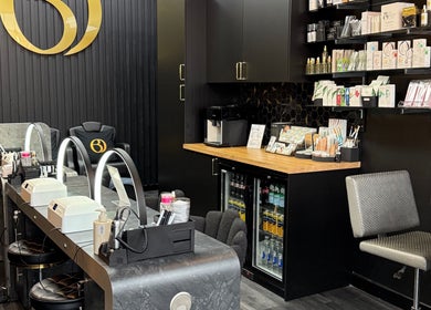 Olive Beauty & Aesthetics - Marston Mortaine salon interior in Marston Moretaine, England, GB. Luxurious nail stations and products.