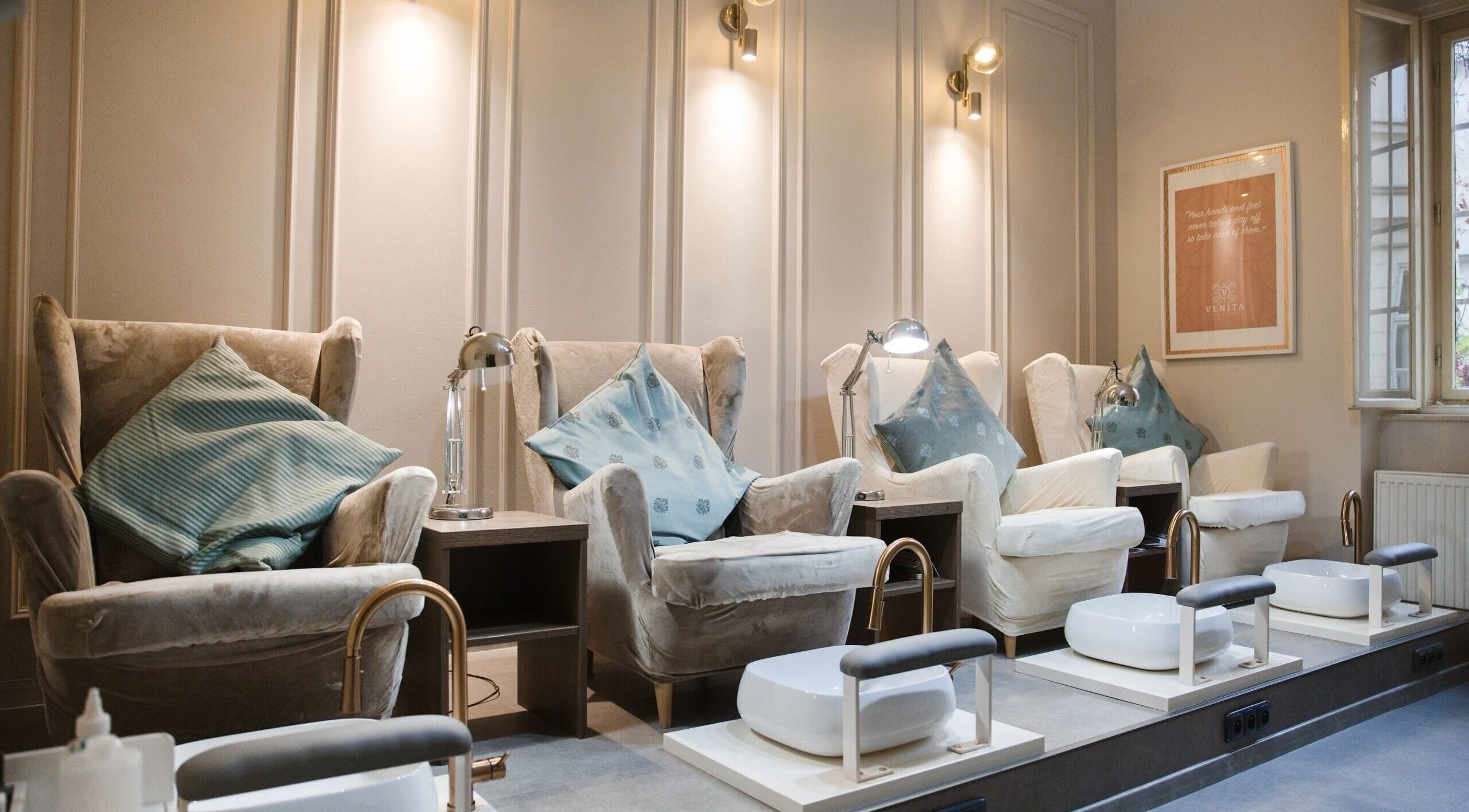 Luxusní pedikúra křesla v salonu Venita Salon, Hlavní Město Praha, Hlavní Město Praha, CZ.