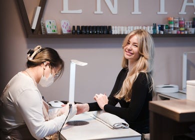 Služba manikúry v Venita Salon, Hlavní Město Praha, Hlavní Město Praha, CZ