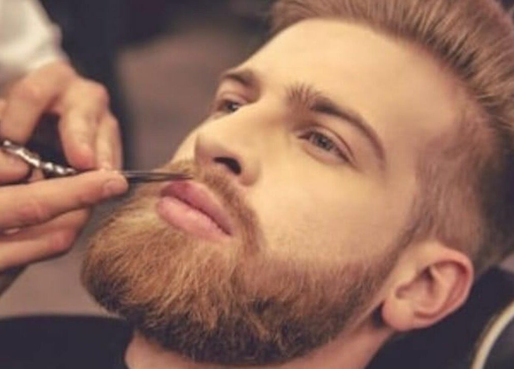 Beard grooming at IN STYLE Men's Salon Laguna Beach & Lake Forest, Laguna Beach, California, US.