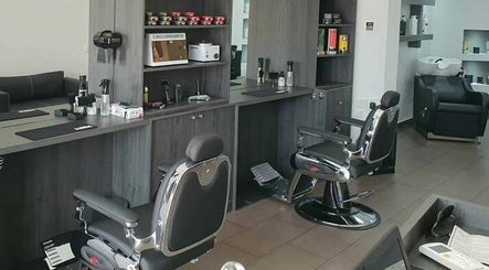 Εικόνα Udomo Barbar and Nail Studio 3