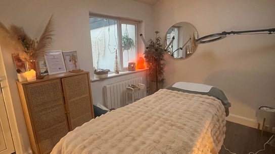 Sarah Watters Health & Beauty