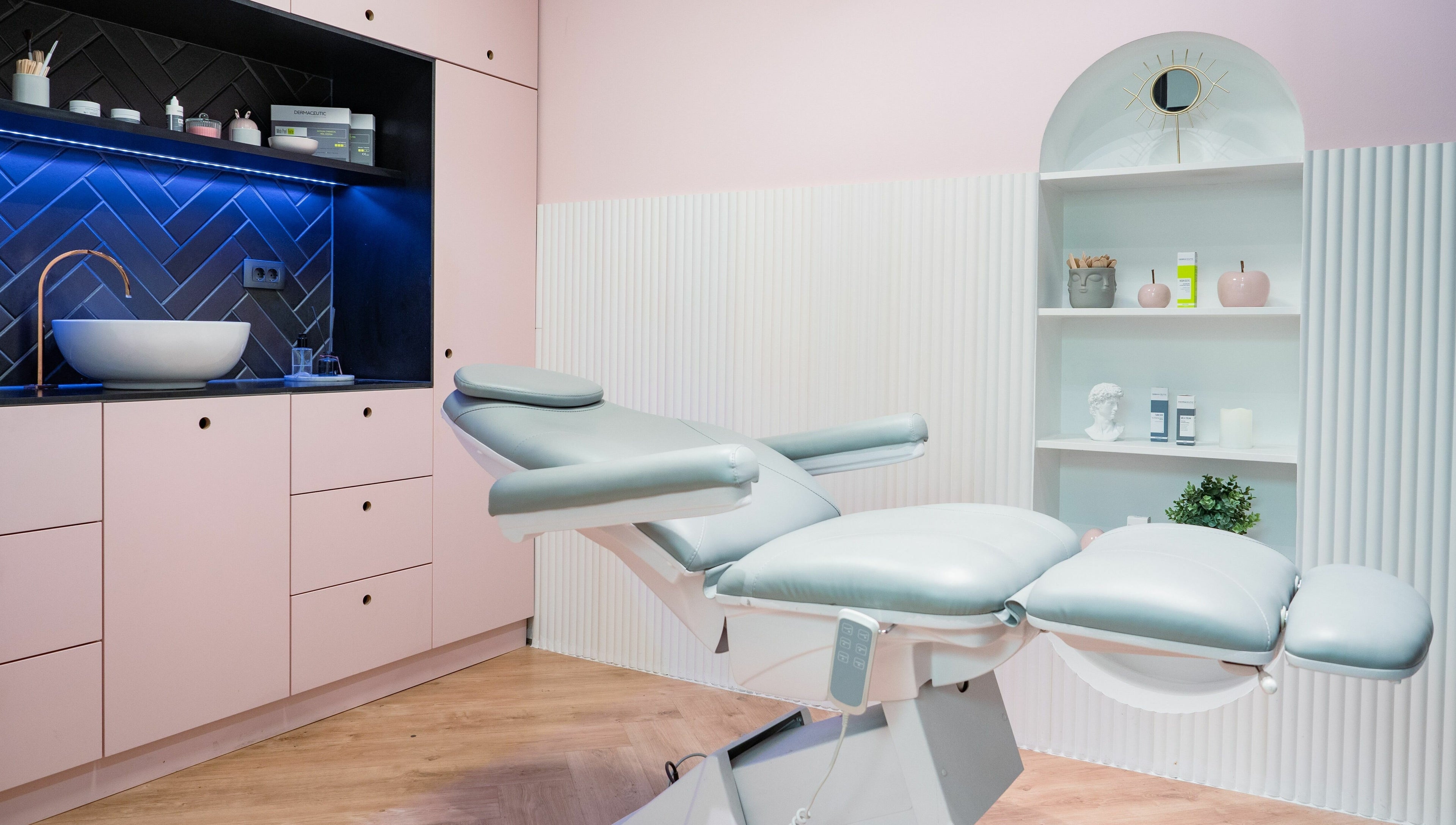 Sodoben salon pri Monin Lepotni Kotiček, Ljubljana, Ljubljana, SI s prostorno lepotno sobo.