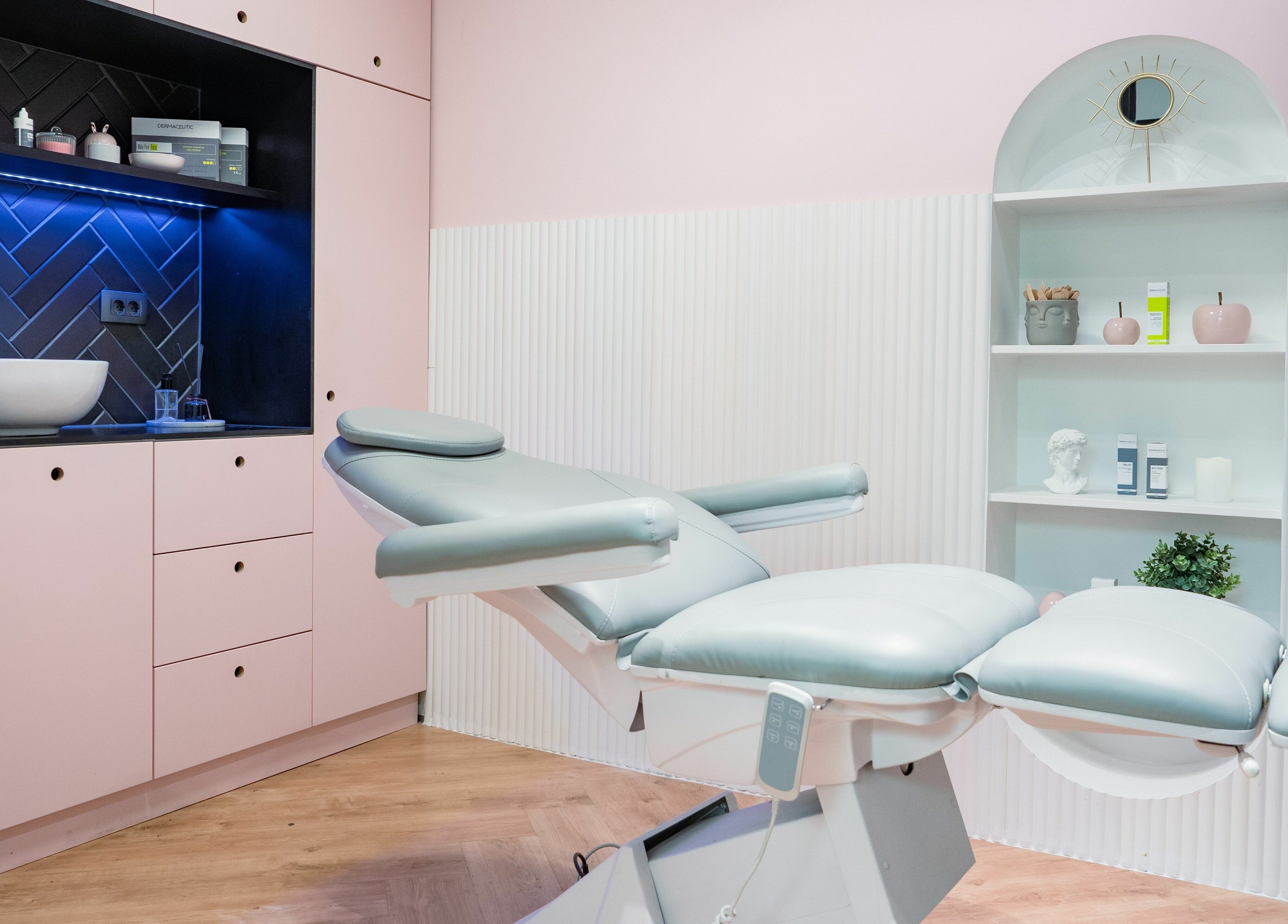 Sodoben salon pri Monin Lepotni Kotiček, Ljubljana, Ljubljana, SI s prostorno lepotno sobo.