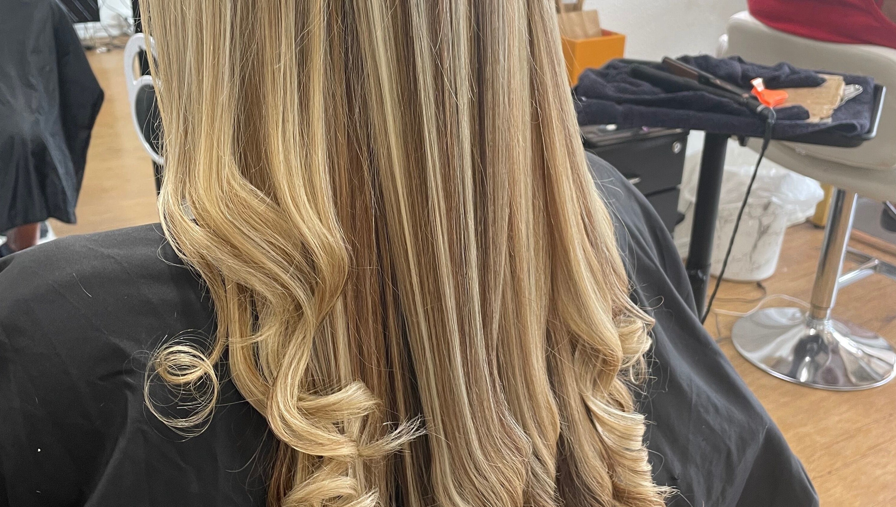 Radiant blonde curls styled at Hairwithmichele, located in Haleiwa, Hawaii, US.