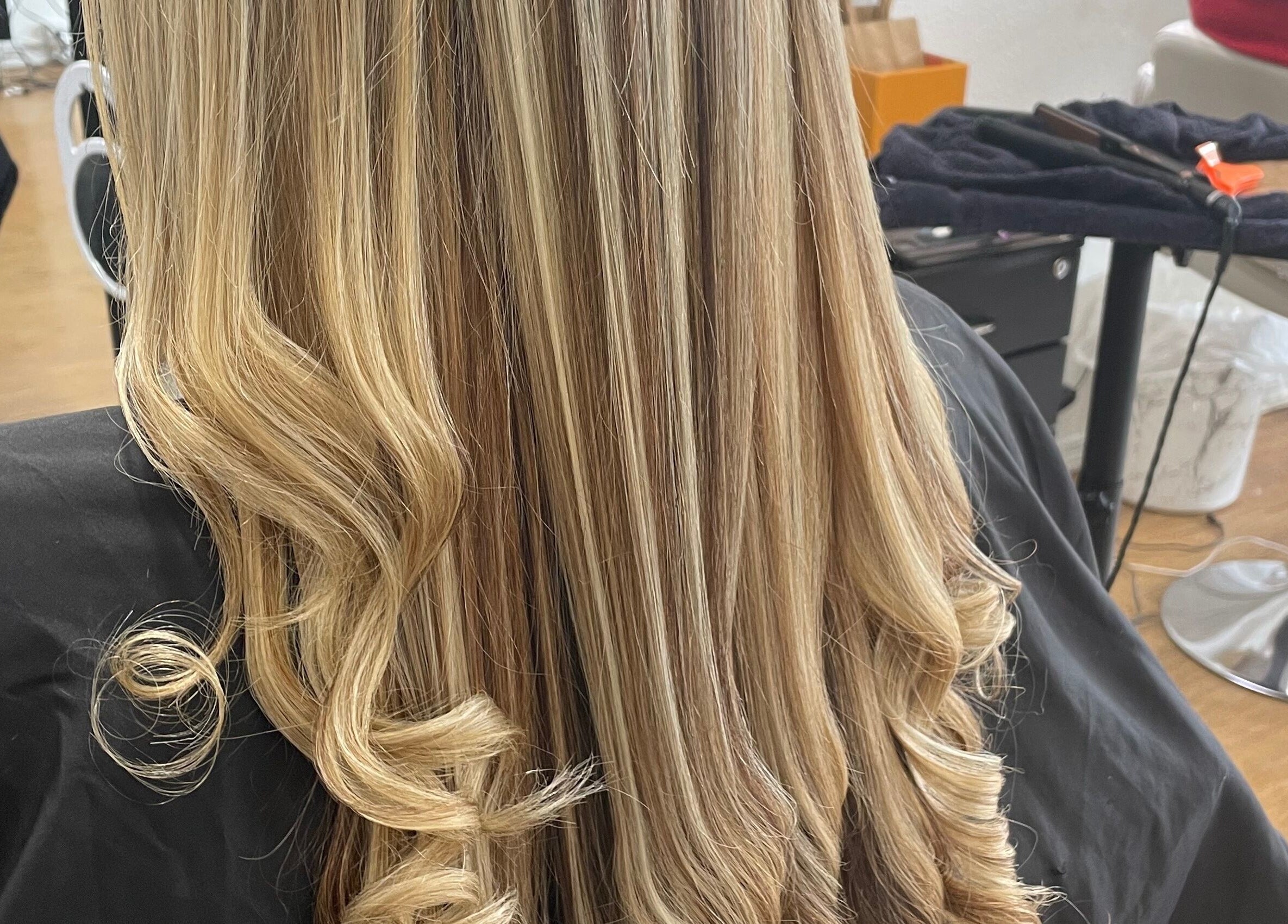 Radiant blonde curls styled at Hairwithmichele, located in Haleiwa, Hawaii, US.