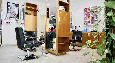 Aura Beauty Salon