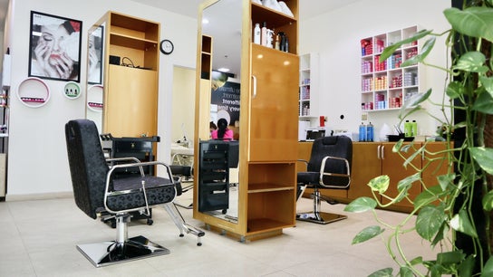 Aura Beauty Salon