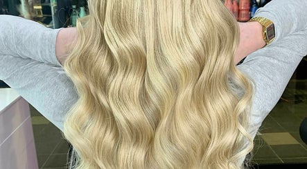 Beauty Mark Hair Studio image 3