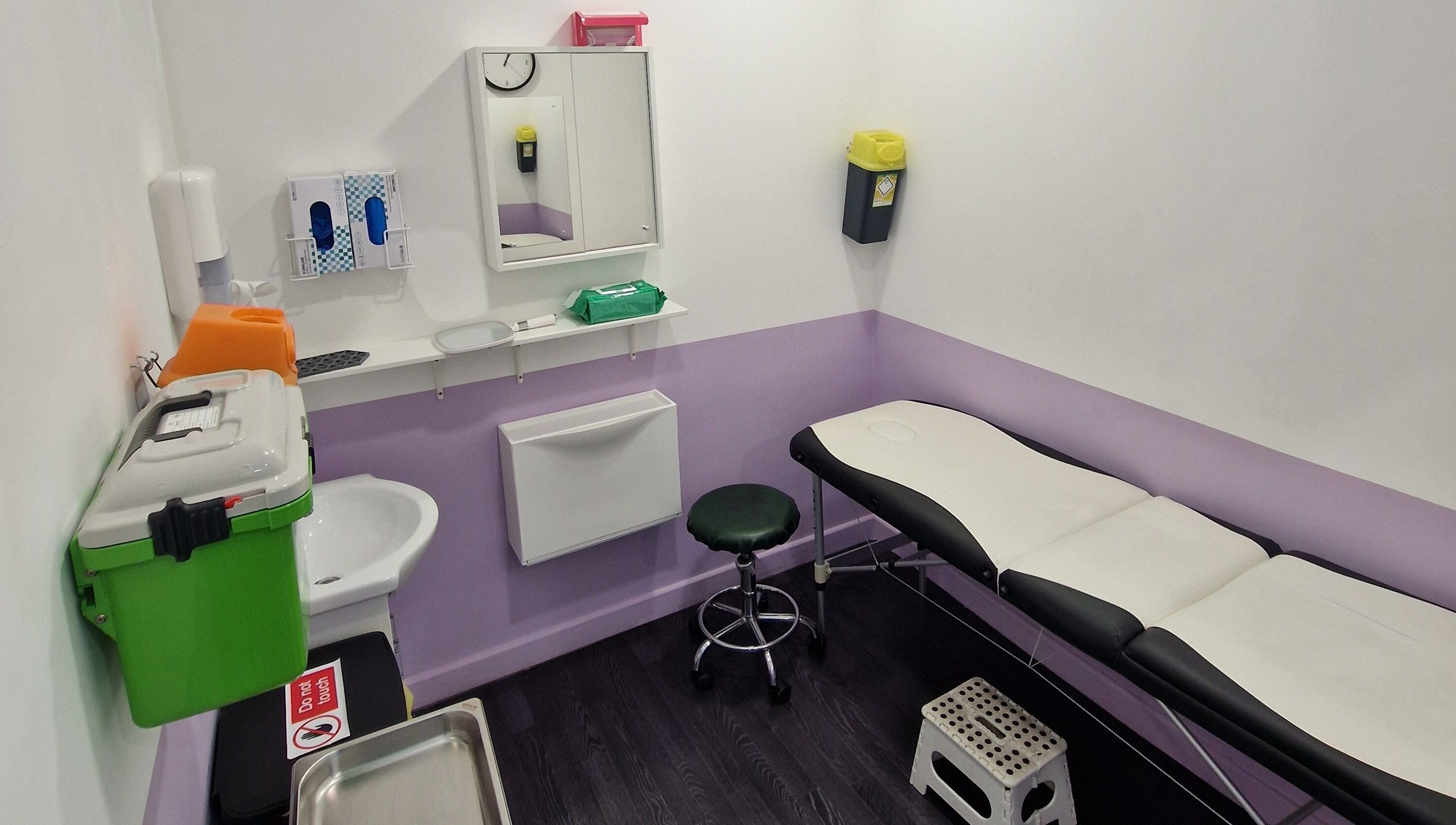 Clean and serene piercing room at Forest Piercing in Glasgow, Scotland, GB, featuring a modern setup.