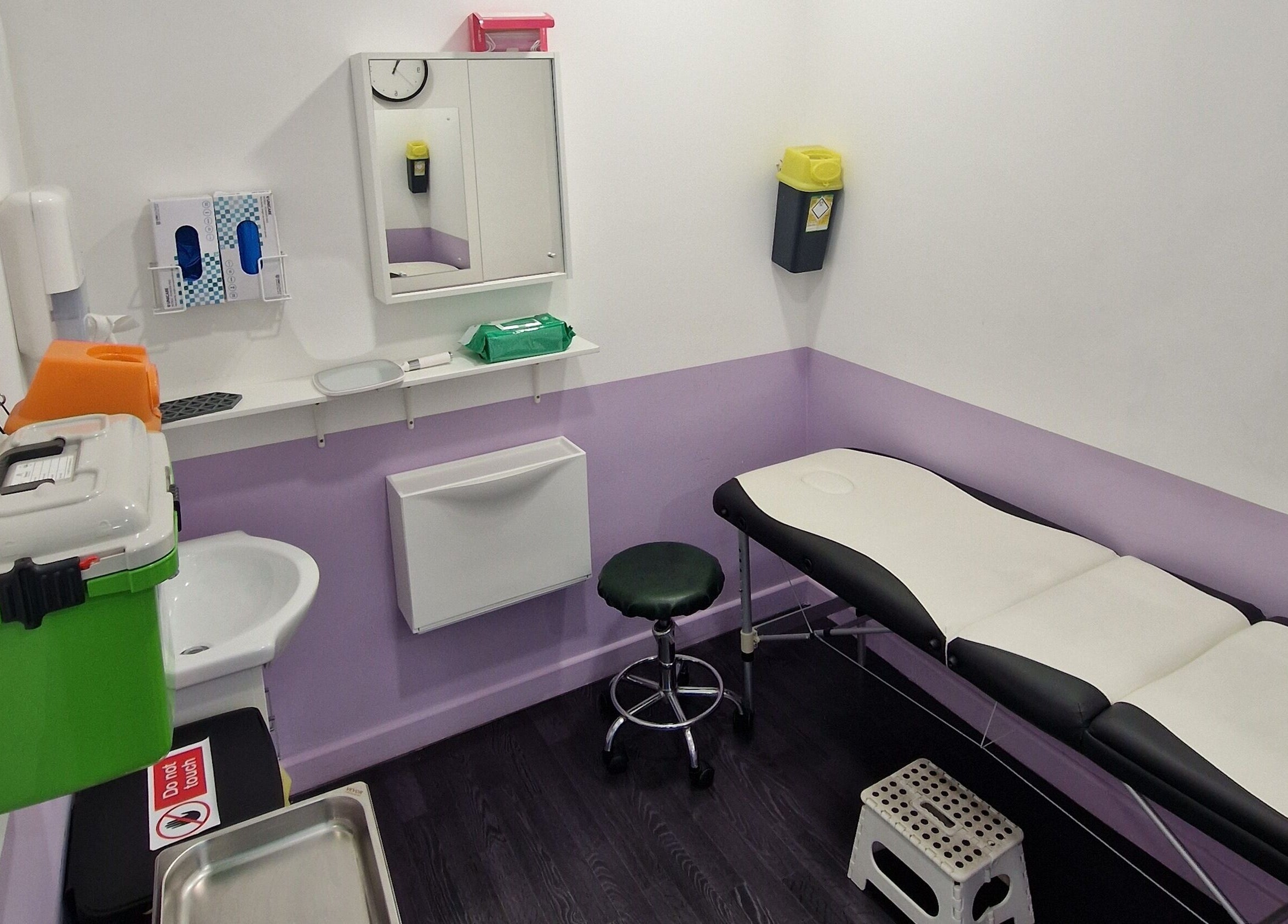 Clean and serene piercing room at Forest Piercing in Glasgow, Scotland, GB, featuring a modern setup.