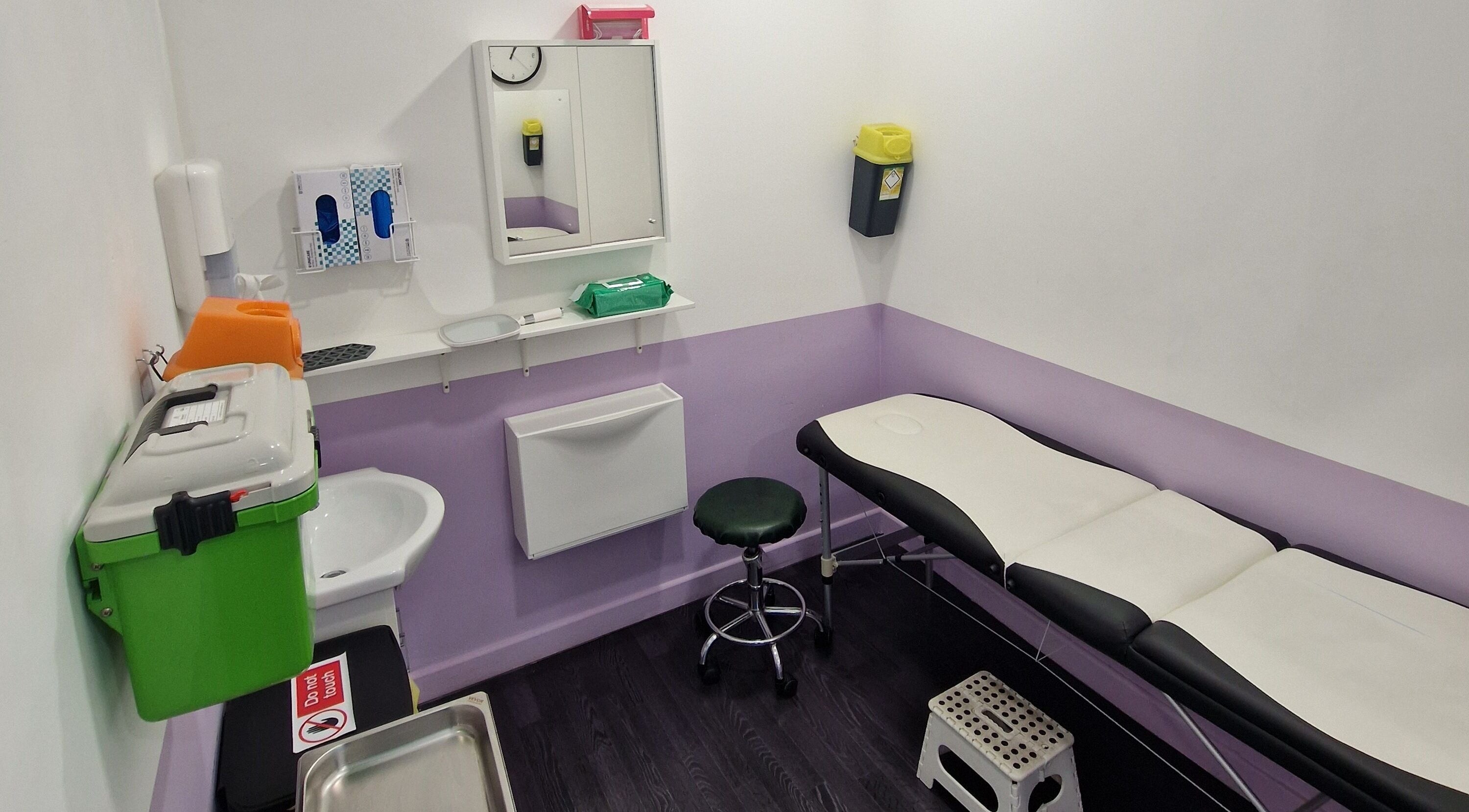 Clean and serene piercing room at Forest Piercing in Glasgow, Scotland, GB, featuring a modern setup.