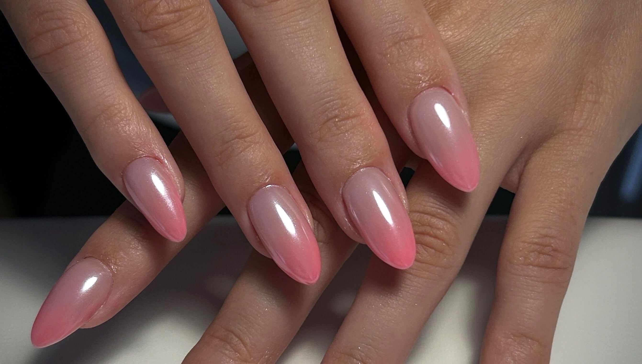 Ongles élégants en rose à Pauline Lacaze Beauté - Vandœuvre-lès-Nancy, Grand-Est, FR.