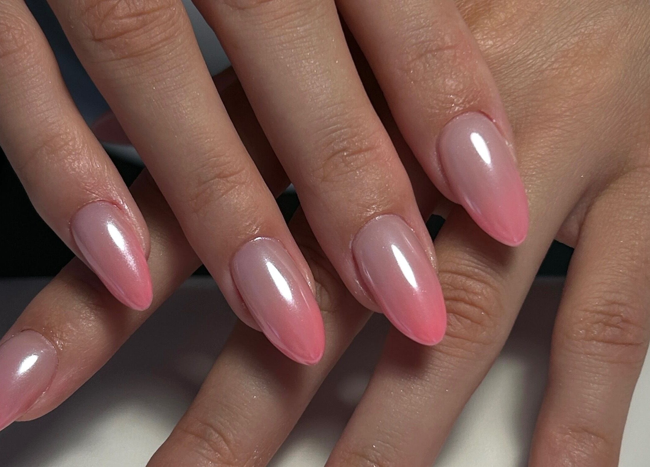 Ongles élégants en rose à Pauline Lacaze Beauté - Vandœuvre-lès-Nancy, Grand-Est, FR.
