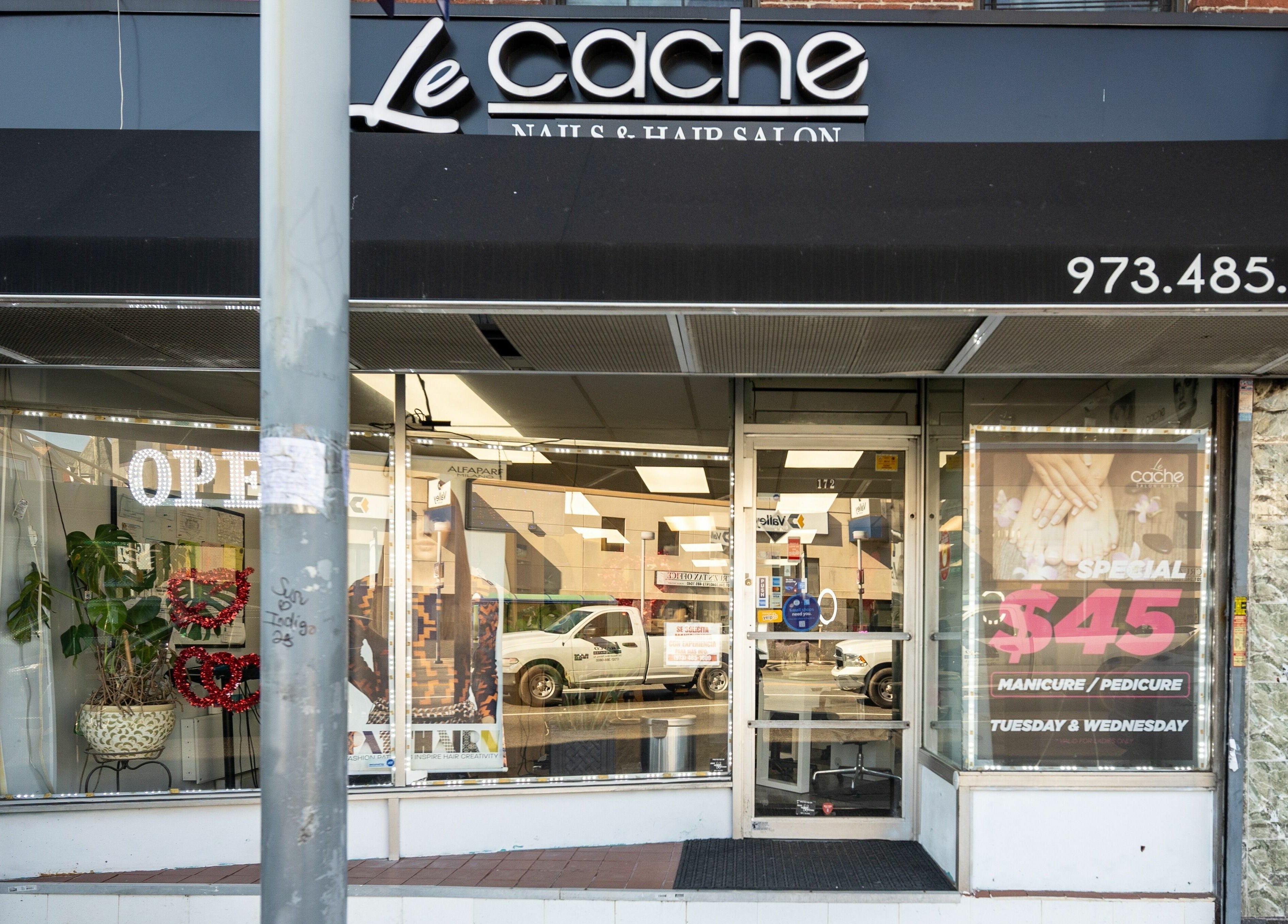 Entrance of Le Cache Salon, a chic beauty venue in Newark, New Jersey, US showcasing special manicure offer.