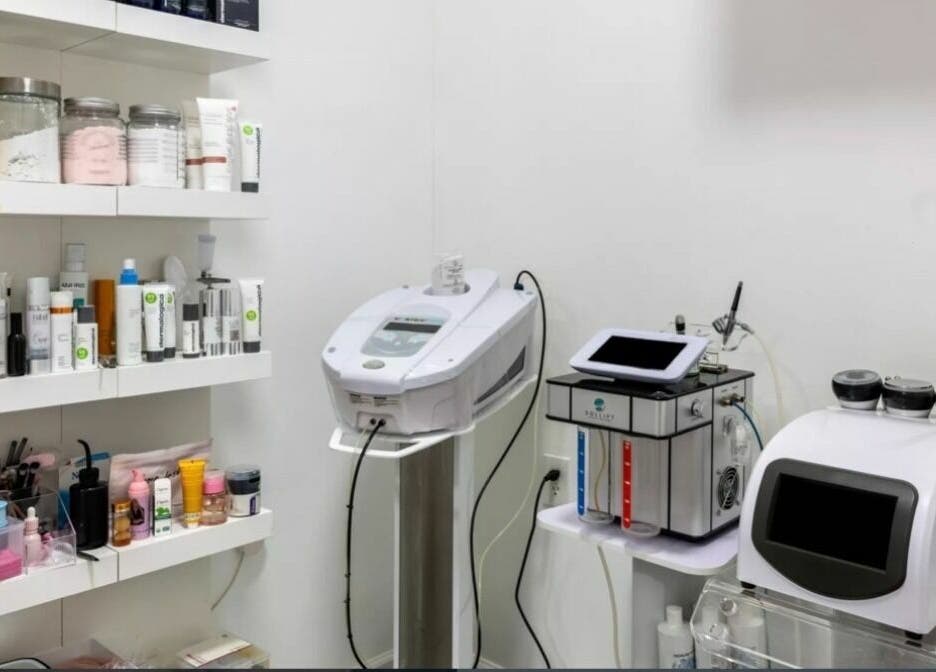 Advanced skincare equipment at Le Cache Salon, Newark, New Jersey, US for ultimate beauty treatments.