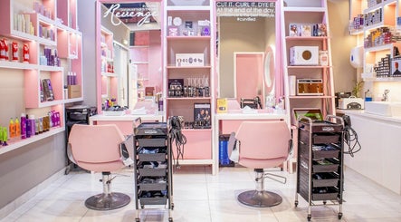 Curve Beauty Salon imaginea 2