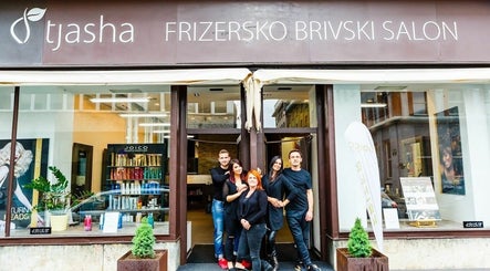 Tjasha Frizersko Brivski Salon Center afbeelding 3