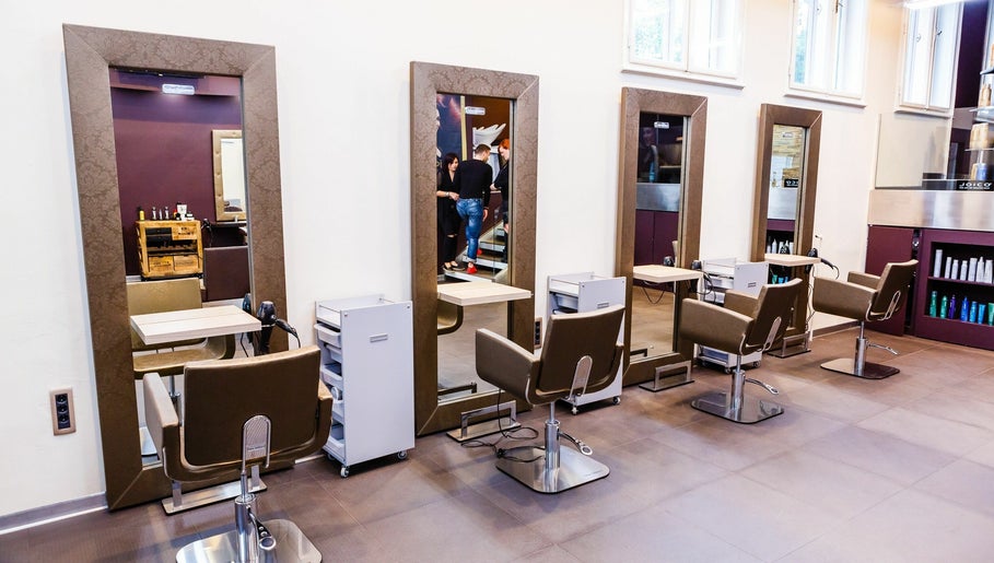 Image de Tjasha Frizersko Brivski Salon Center 1