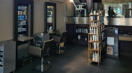 Image de Tjasha Frizersko Brivski Salon Center 3