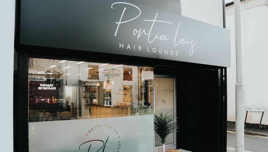 Portia Leis Hair Lounge imagem 1