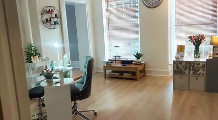 Room 2 image 3