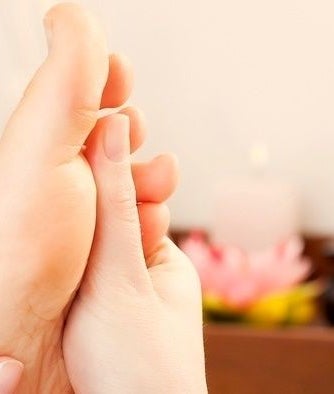 Custom Cuts Salon and Mini Spa image 2