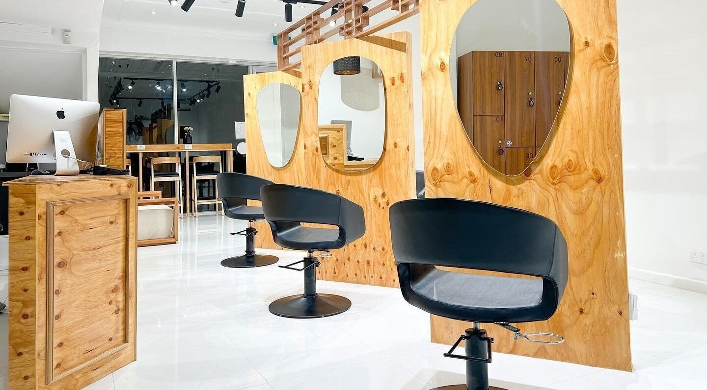 Chic interior of Hair By Hong Shop [Oakleigh] in Melbourne, Victoria, AU with modern salon chairs and mirrors.