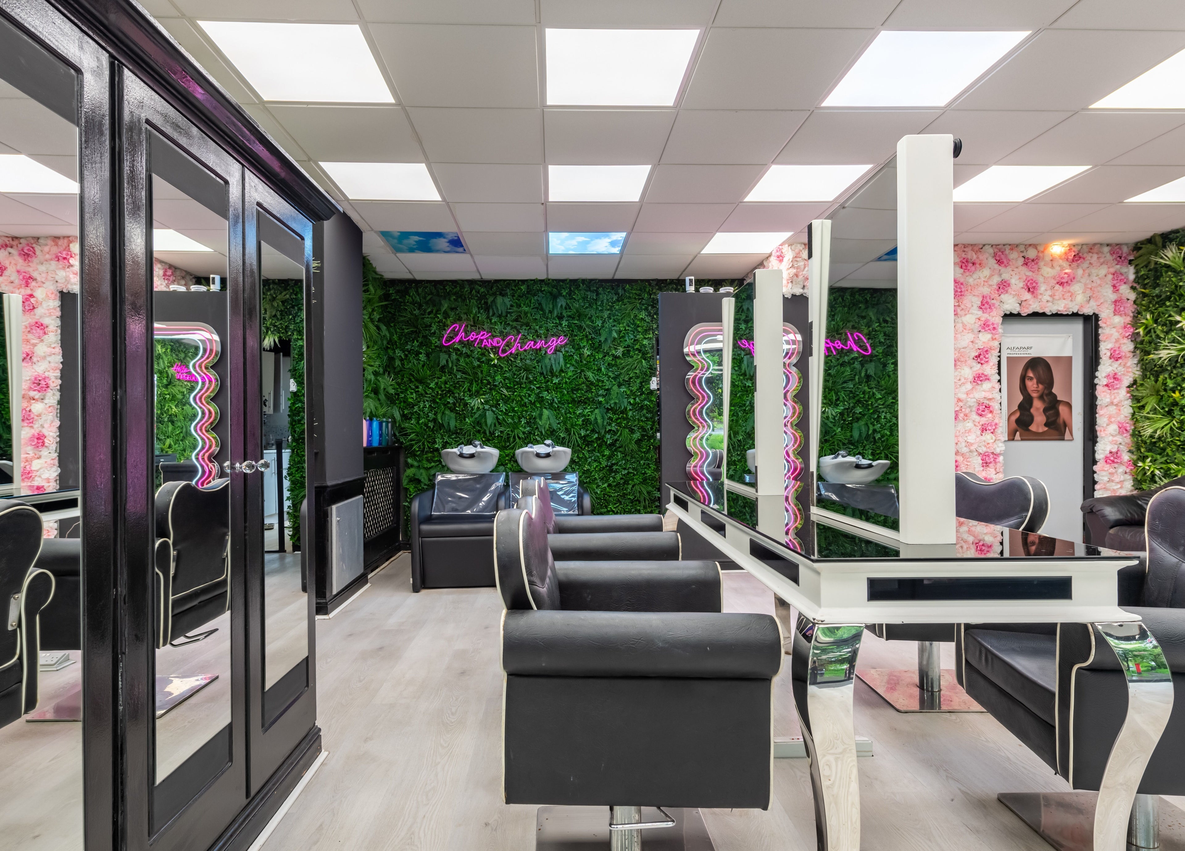 Chop and Change salon interior with stylish decor, Addlestone, England, GB.