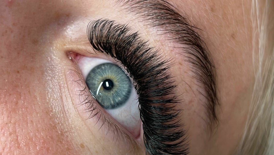 The Nail and Lash Cabin – kuva 1