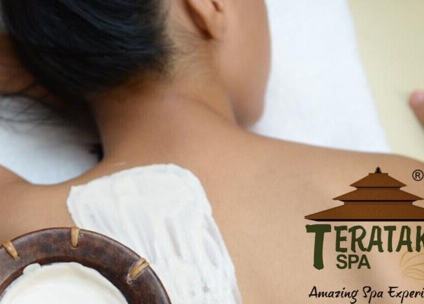 Relaxing massage session at Teratak Spa Penang HQ in Bayan Lepas, Pulau Pinang, MY, highlighting wellness.