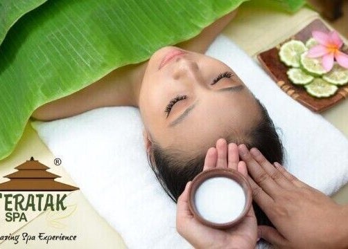 Relaxing head massage at Teratak Spa Penang HQ, Bayan Lepas, Pulau Pinang, MY with natural elements.