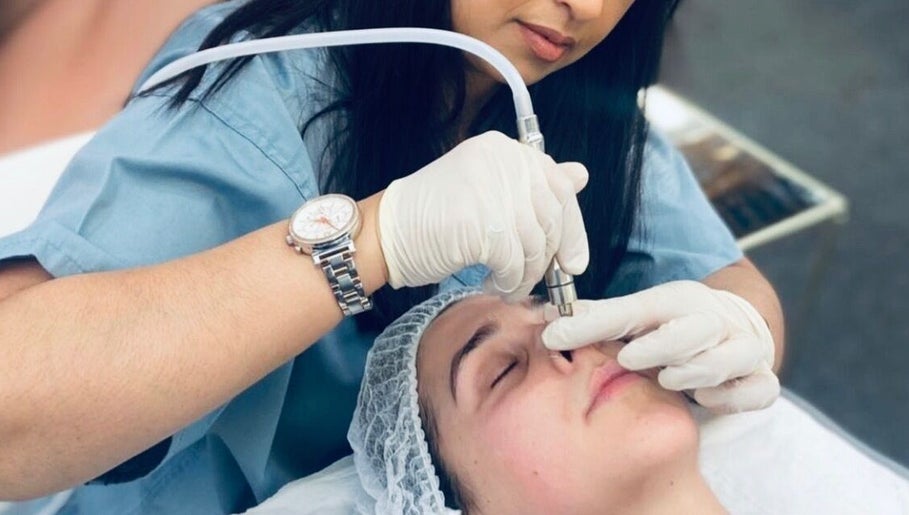 Hydrafacial treatment at Aesthetic Skin Lab Ireland, Dublin, County Dublin, IE with skincare expert.