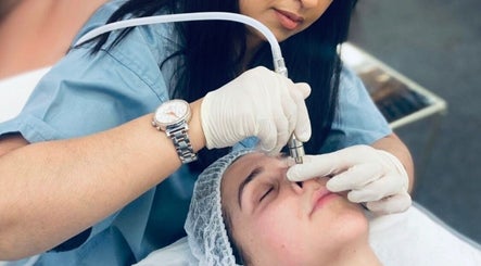 Hydrafacial treatment at Aesthetic Skin Lab Ireland, Dublin, County Dublin, IE with skincare expert.