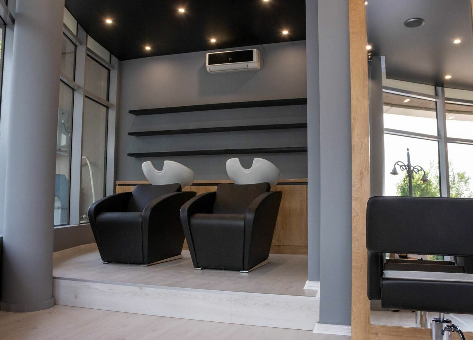 Modern salon wash station at Salon Inspire, kv. Studentski Grad, София, BG, featuring sleek black chairs.