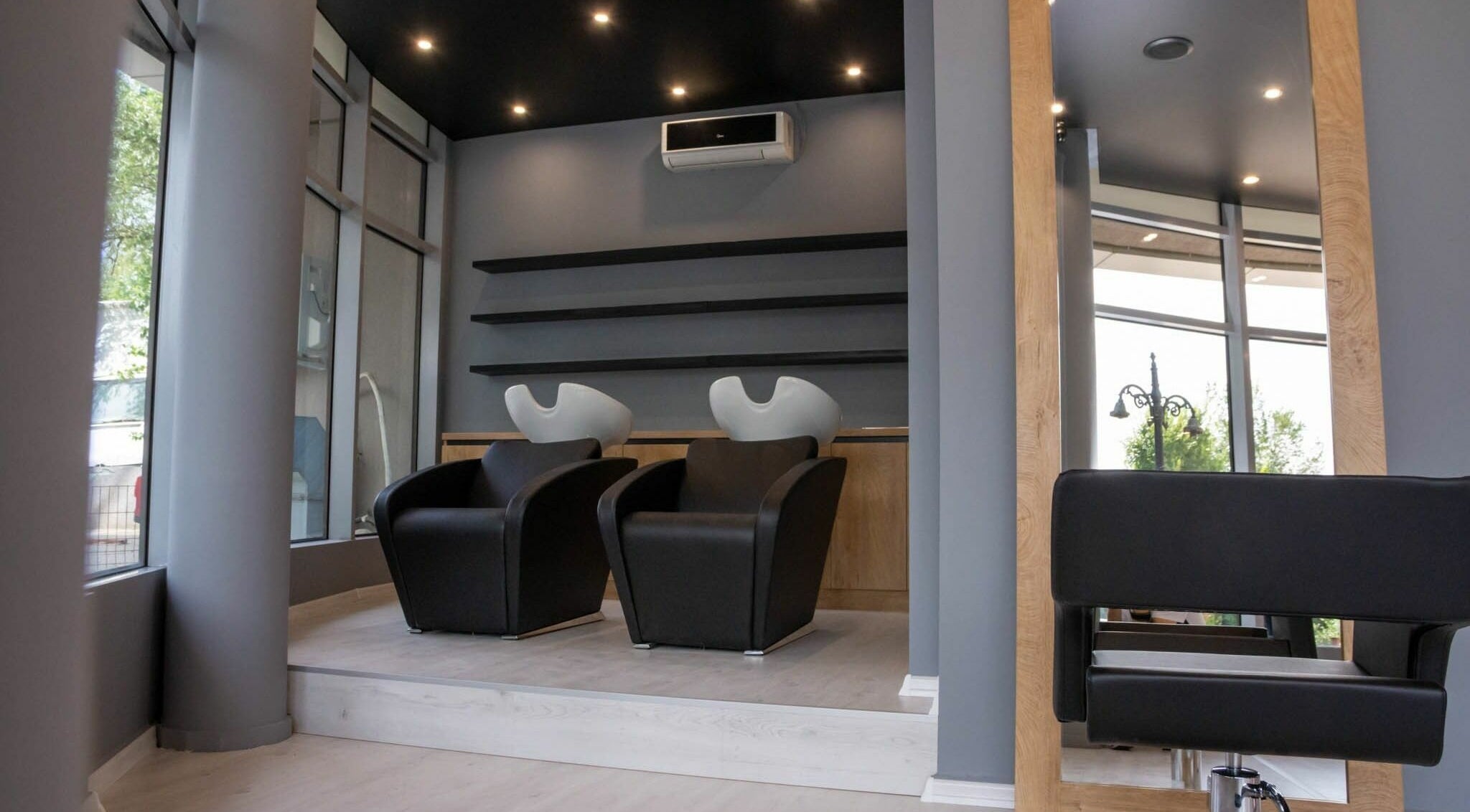 Modern salon wash station at Salon Inspire, kv. Studentski Grad, София, BG, featuring sleek black chairs.